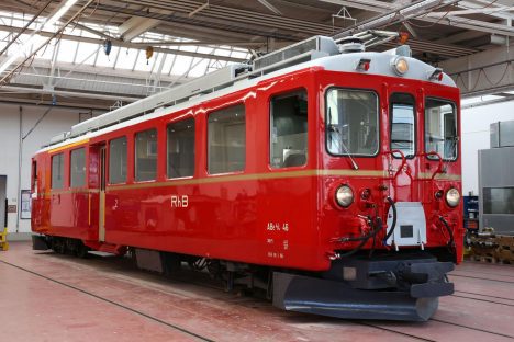 Der «Goldliner vom Bernina» – RhB TW 46 mit Neuanstrich