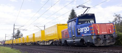 Verlagerung auf die Schiene: SBB Cargo und Schweizerische Post testen innovativen Pendelzug