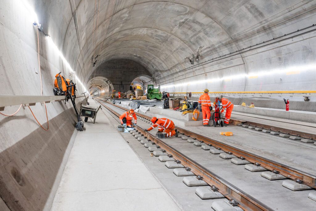 Instandsetzungsarbeiten Gotthard-Basistunnel Kurs Fahrbahn_SBB CFF FFS Gian Baeriswyl_22 5 24