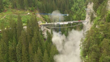 Spektakuläres Bauwerk: Der neue Castielerviadukt der RhB