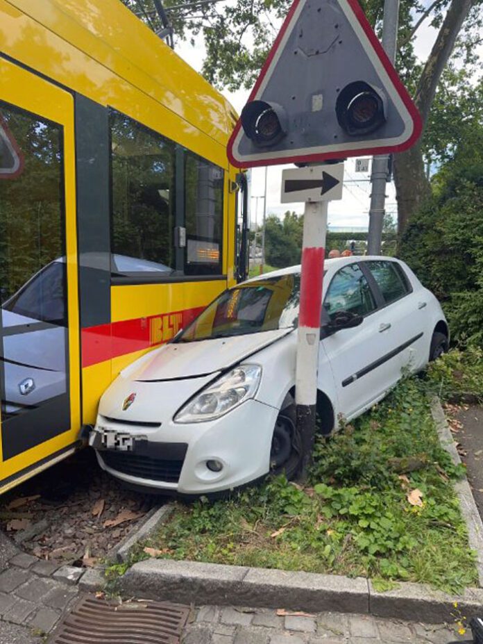 Basel Zoo Auto BLT-Tram Kollision_Kapo BS_22 7 24