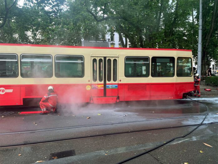 Brand Forchbahn Be 44 53 Stadelhofen 1_Schutz & Rettung Zuerich_12 7 24