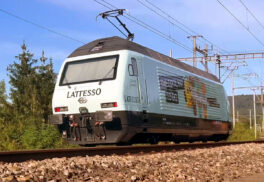 SBB Re 460 037 wirbt für LATTESSO