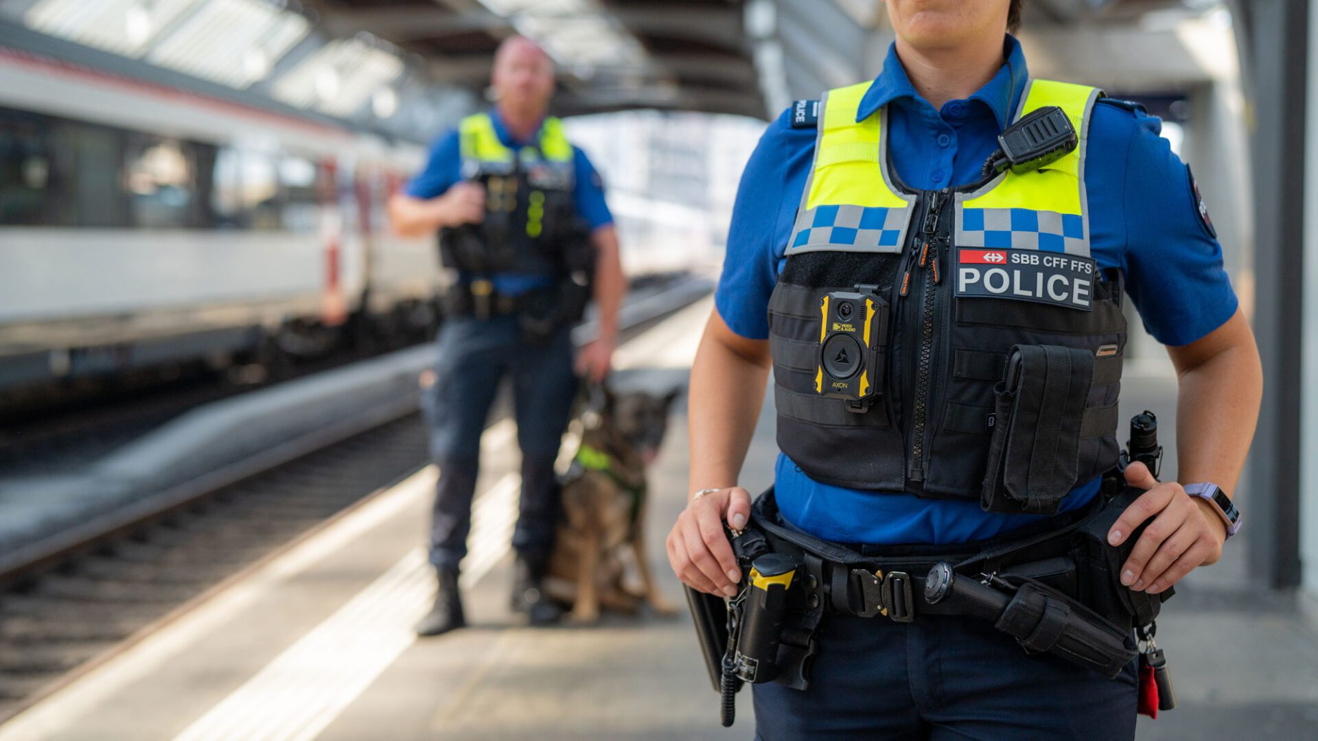 Transportpolizei mit Bodycam_SBB CFF FFS_2024