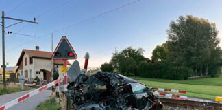 Auborange Auto Bahnuebergang Unfall_Kapo FR_17 9 24