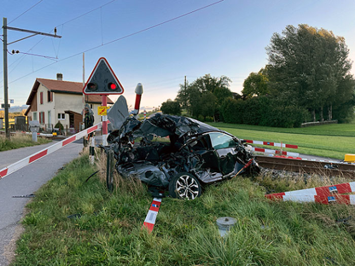 Auborange Auto Bahnuebergang Unfall_Kapo FR_17 9 24