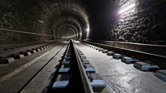 Sanierungsarbeiten Loetschberg Scheiteltunnel_BLS_5 12 22