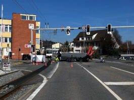 Unterentfelden Lastwagen Zug AVA Unfall_Kapo AG_4 3 25