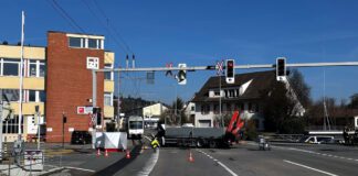 Unterentfelden Lastwagen Zug AVA Unfall_Kapo AG_4 3 25